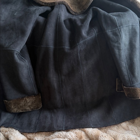 Women’s Black suede and brown shearling coat. Woman’s size 10. - Picture 5 of 6